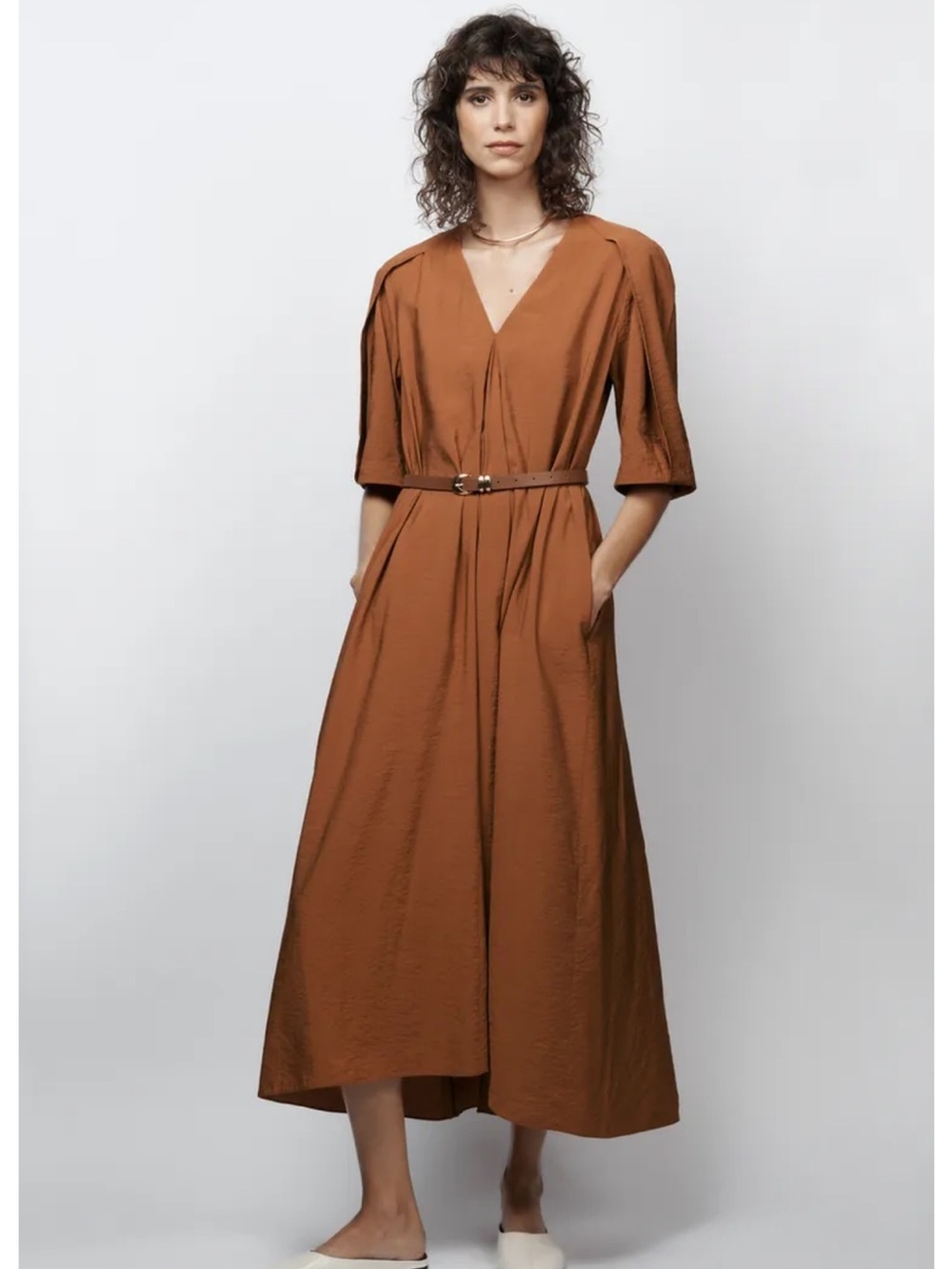 NWT ZARA WOMAN COLLECTION Midi dress V-neckline and short sleeves size XL